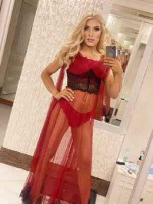 Транссексуалка Нарина